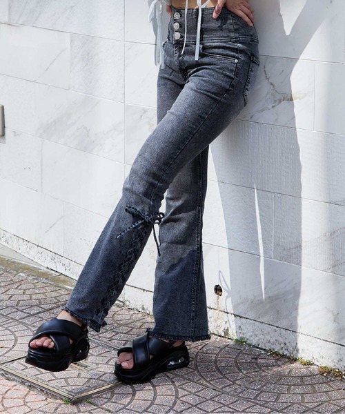GORGE（ゴージ）の「《3ボタン×サイドリボン》レディース デニムパンツ フレア ハイウエスト 美脚 春夏秋冬（デニムパンツ・レディース・ブルー/ブラック/ブルー系・S/M/L）」の4枚目の写真