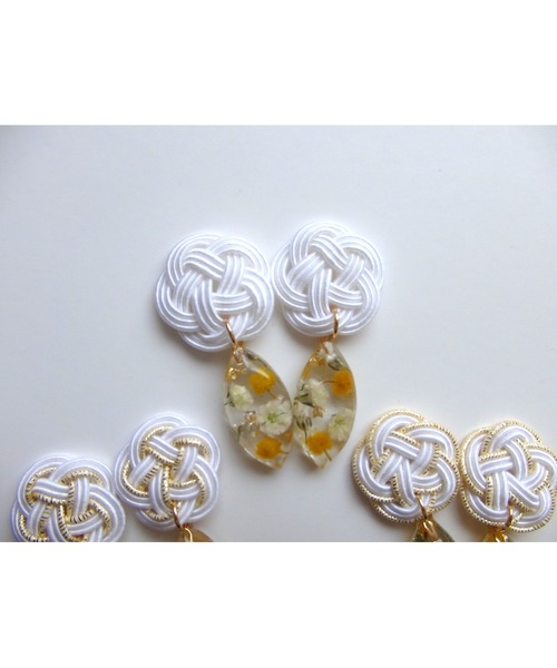 tone（トーン）の「【Shin】[Shin]水引とお花のピアス(MA)（ピアス（両耳用）・レディース・ホワイト/パープル系その他3/ゴールド系1/ゴールド系2/パープル系その他2/パープル系その他/クリーム・FREE）」の8枚目の写真