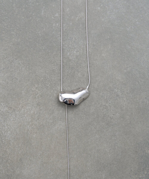 SHENERY（シーナリー）の「ビーンズネックレス（ネックレス・レディース・シルバー・FREE）」の2枚目の写真