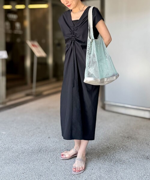 NOLLEY’S（ノーリーズ）の「《高機能》ウォッシャブルラッシュガード2WAYワンピース（ワンピース・レディース・チャコールグレー/ブラック・FREE）」の2枚目の写真