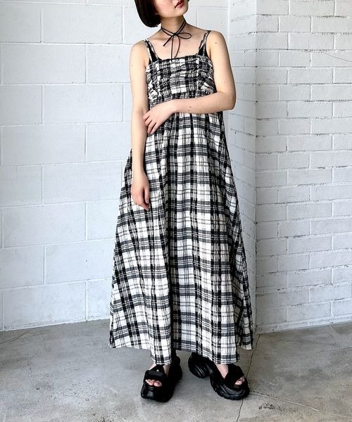 PAGEBOY（ページボーイ）の「シャーリングキャミワンピース（ワンピース・レディース・アイボリー/ブラック/ホワイト系・FREE）」の3枚目の写真