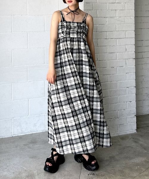 PAGEBOY（ページボーイ）の「シャーリングキャミワンピース（ワンピース・レディース・アイボリー/ブラック/ホワイト系・FREE）」の4枚目の写真