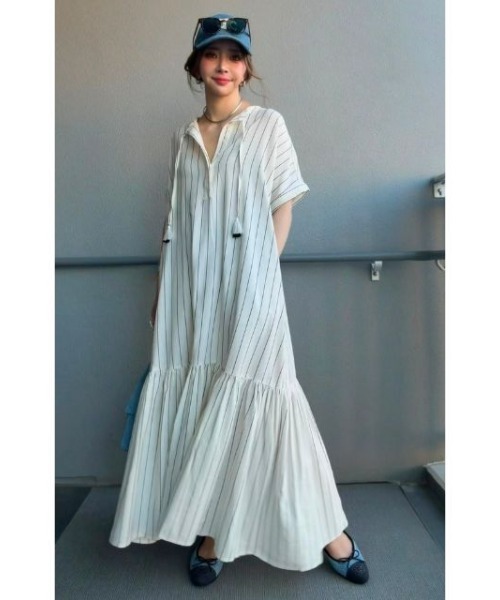 CHIC STYLE(シックスタイル)の「ストライプフレンチスリーブロングワンピース<大きいサイズ有>シックスタイル(ワンピース・レディース・ブラック系/ホワイト系/ブラック系その他2/ホワイト系その他2・M/L/LL/3L/4L/5L)」の10枚目の写真