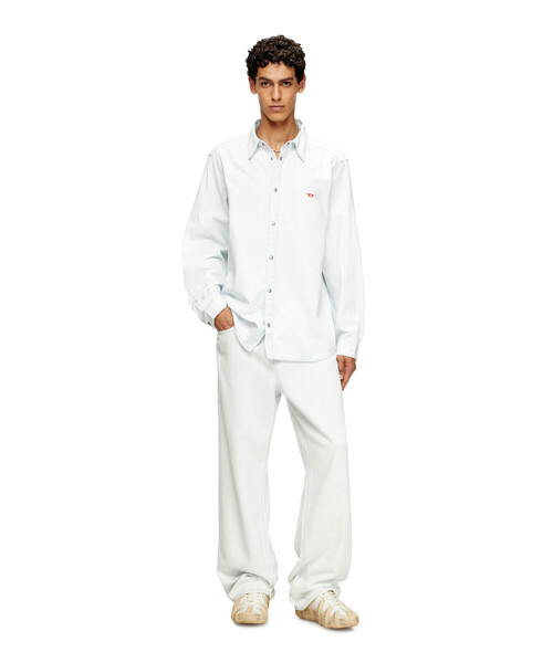 DIESEL(ディーゼル)の「メンズ デニムシャツ D-SIMPLY(シャツ/ブラウス・メンズ・ライトインディゴブルー・XX-LARGE/X-LARGE/LARGE/MEDIUM/SMALL)」の2枚目の写真