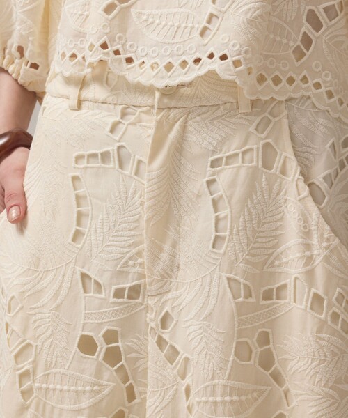 GRACE CONTINENTAL（グレースコンチネンタル）の「カットワークバギーパンツ（その他パンツ・レディース・ブラウン/キナリ・36/38）」の14枚目の写真