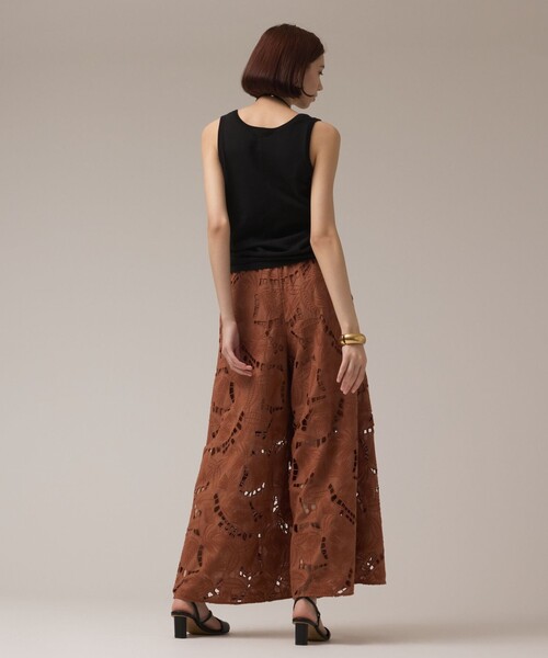 GRACE CONTINENTAL（グレースコンチネンタル）の「カットワークバギーパンツ（その他パンツ・レディース・ブラウン/キナリ・36/38）」の4枚目の写真