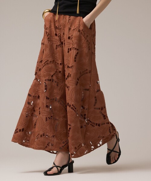 GRACE CONTINENTAL（グレースコンチネンタル）の「カットワークバギーパンツ（その他パンツ・レディース・ブラウン/キナリ・36/38）」の5枚目の写真