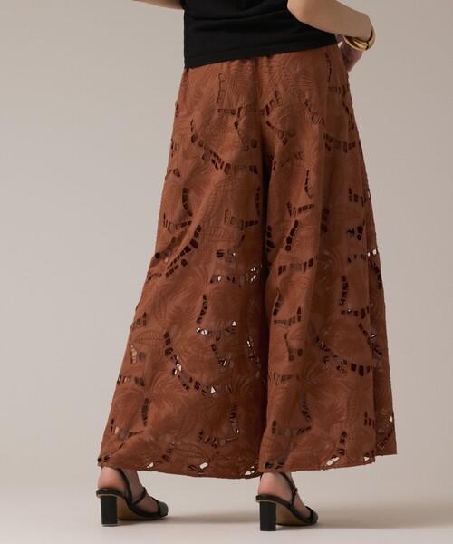 GRACE CONTINENTAL（グレースコンチネンタル）の「カットワークバギーパンツ（その他パンツ・レディース・ブラウン/キナリ・36/38）」の7枚目の写真