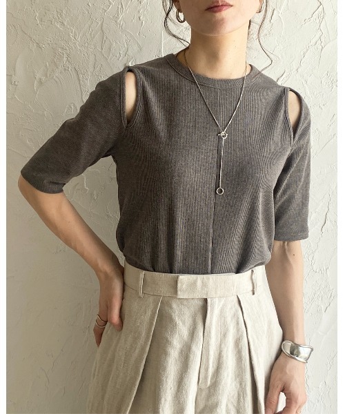 関税込★ルージュ★デコルテ フィットカット 半袖 リブ Tシャツ セール】カットアウト肩あき半袖リブTシャツ（Tシャツ