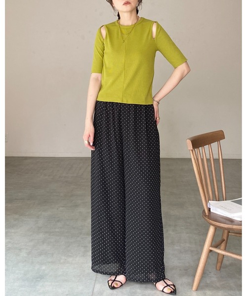 She's Closet(シーズクローゼット)の「カットアウト 肩あき オープンショルダー 半袖 リブTシャツ(Tシャツ/カットソー・レディース・アイボリー/モカ/ブラック/ブラウン/グリーン・FREE)」の13枚目の写真