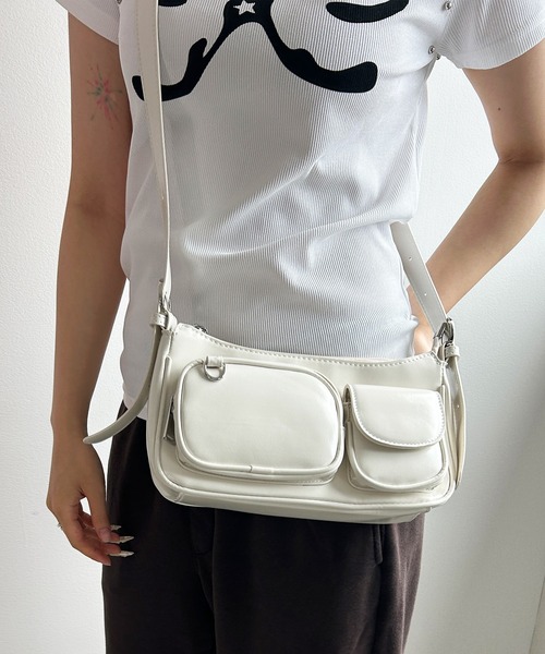 .KOM(ドットコム)の「A'GEM/9 × .kom 『.KOM/ドットケーオーエム』ツヤ感ショルダーバッグ(ショルダーバッグ・レディース・ボルドー/アイボリー/ブラック・FREE)」の9枚目の写真