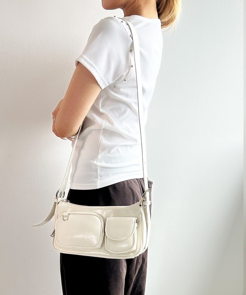 .KOM(ドットコム)の「A'GEM/9 × .kom 『.KOM/ドットケーオーエム』ツヤ感ショルダーバッグ(ショルダーバッグ・レディース・ボルドー/アイボリー/ブラック・FREE)」の12枚目の写真