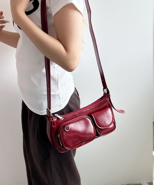 .KOM(ドットコム)の「A'GEM/9 × .kom 『.KOM/ドットケーオーエム』ツヤ感ショルダーバッグ(ショルダーバッグ・レディース・ボルドー/アイボリー/ブラック・FREE)」の18枚目の写真