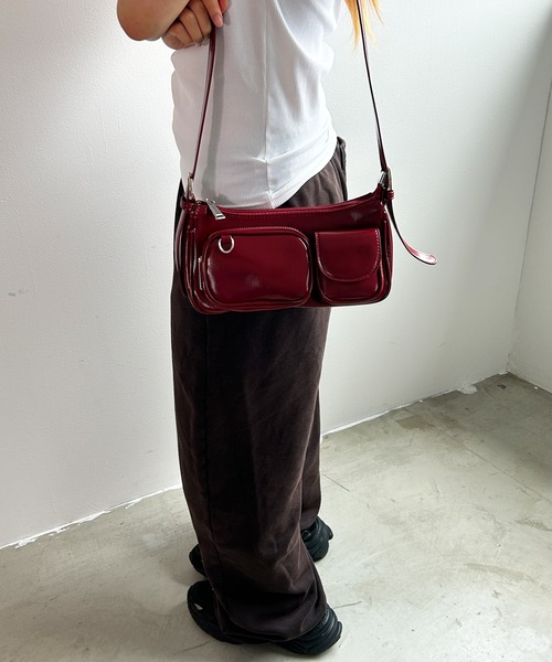 .KOM(ドットコム)の「A'GEM/9 × .kom 『.KOM/ドットケーオーエム』ツヤ感ショルダーバッグ(ショルダーバッグ・レディース・ボルドー/アイボリー/ブラック・FREE)」の19枚目の写真