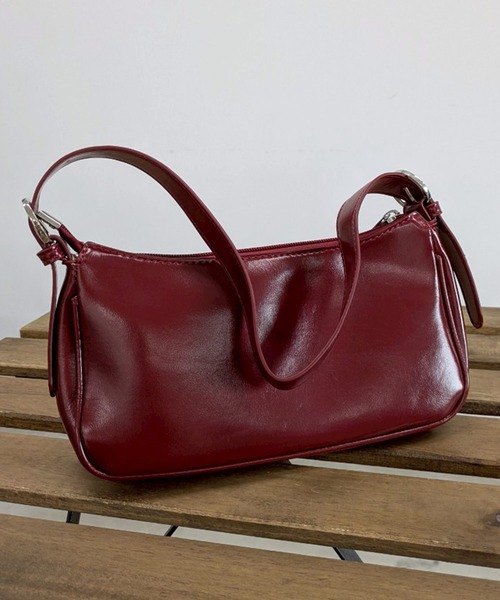 .KOM(ドットコム)の「A'GEM/9 × .kom 『.KOM/ドットケーオーエム』ツヤ感ショルダーバッグ(ショルダーバッグ・レディース・ボルドー/アイボリー/ブラック・FREE)」の21枚目の写真