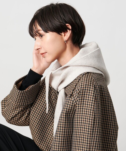 UNITED ARROWS（ユナイテッドアローズ）の「ニット フードストール（ストール/ショール・レディース・ライトグレー/ダークグレー・FREE）」の4枚目の写真