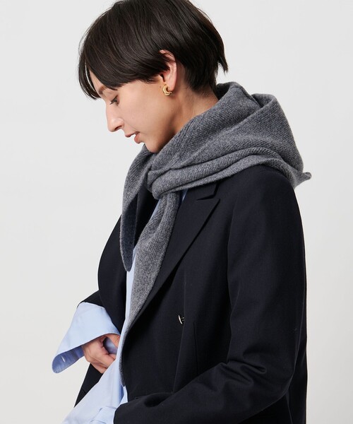 UNITED ARROWS（ユナイテッドアローズ）の「ニット フードストール（ストール/ショール・レディース・ライトグレー/ダークグレー・FREE）」の7枚目の写真