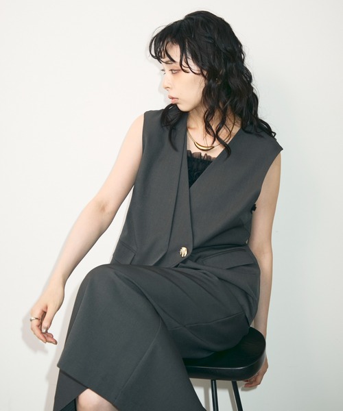Trish(トリッシュ)の「アシメジレ+スカートセットアップ(スーツスカート・レディース・チャコールグレー/ブラック・MEDIUM)」の3枚目の写真