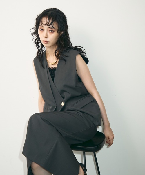 Trish(トリッシュ)の「アシメジレ+スカートセットアップ(スーツスカート・レディース・チャコールグレー/ブラック・MEDIUM)」の5枚目の写真