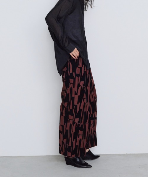 Shelly island(シェリーアイランド)の「フロッキー幾何学柄パンツ(その他パンツ・レディース・ブラウン/ブラック・FREE)」の1枚目の写真