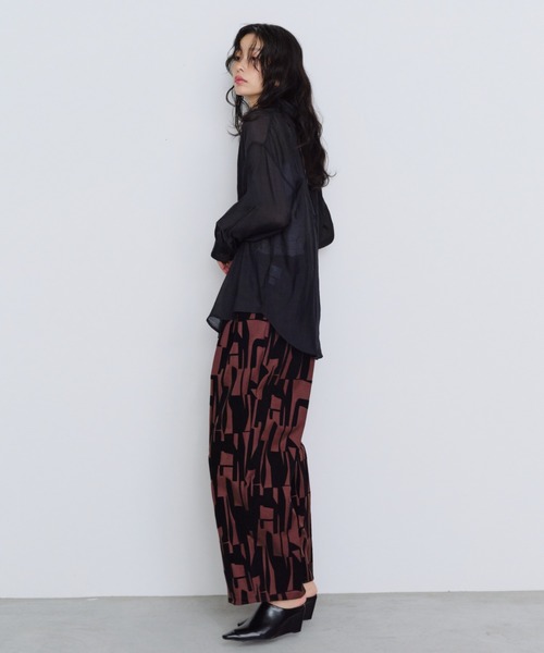 Shelly island(シェリーアイランド)の「フロッキー幾何学柄パンツ(その他パンツ・レディース・ブラウン/ブラック・FREE)」の3枚目の写真