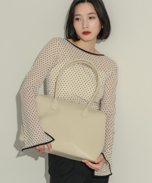 NEUNA(ヌナ)の「カバーボストンバッグ(ボストンバッグ・レディース・アイボリー/ブラック/ブラウン・FREE)」の1枚目の写真