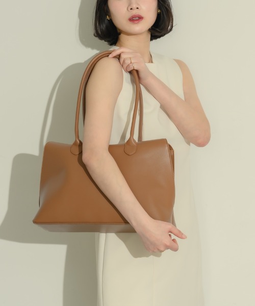 NEUNA(ヌナ)の「カバーボストンバッグ(ボストンバッグ・レディース・アイボリー/ブラック/ブラウン・FREE)」の10枚目の写真