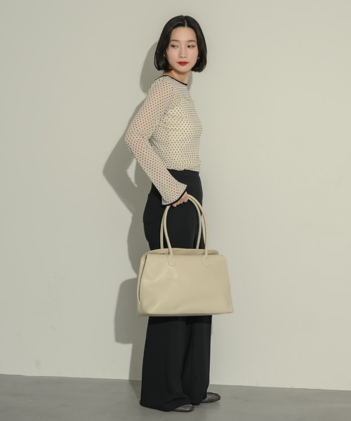 NEUNA(ヌナ)の「カバーボストンバッグ(ボストンバッグ・レディース・アイボリー/ブラック/ブラウン・FREE)」の8枚目の写真