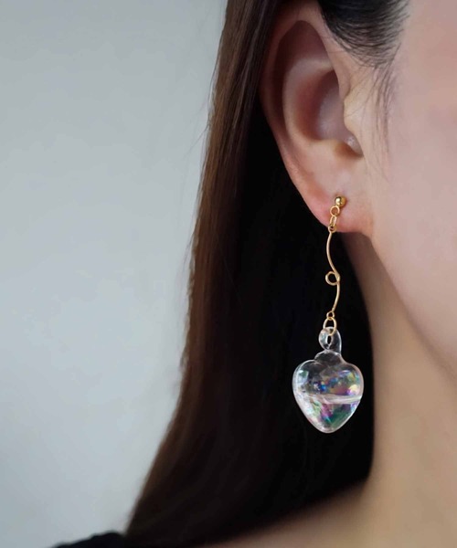 CERCA（チェルカ）の「jolie minette/お水入り ハートガラスドーム ピアス（ピアス（両耳用）・レディース・シルバー/ゴールド・FREE）」の2枚目の写真