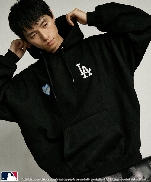 MLB（メジャーリーグベースボール）の「MLB/メジャーリーグベースボール 別注 SWEAT HOODIE/裏起毛スウェットパーカー(限定展開)（パーカー・メンズ・ブラック/アッシュグレー/ブラウン・SMALL/MEDIUM/LARGE）」の17枚目の写真