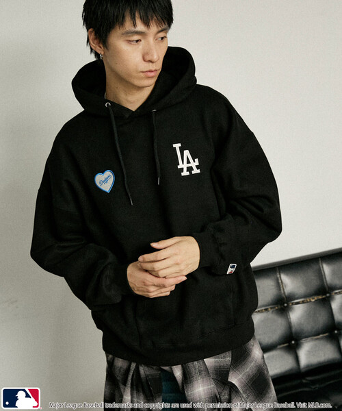MLB（メジャーリーグベースボール）の「MLB/メジャーリーグベースボール 別注 SWEAT HOODIE/裏起毛スウェットパーカー(限定展開)（パーカー・メンズ・ブラック/アッシュグレー/ブラウン・SMALL/MEDIUM/LARGE）」の15枚目の写真