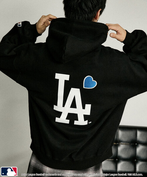 MLB（メジャーリーグベースボール）の「MLB/メジャーリーグベースボール 別注 SWEAT HOODIE/裏起毛スウェットパーカー(限定展開)（パーカー・メンズ・ブラック/アッシュグレー/ブラウン・SMALL/MEDIUM/LARGE）」の14枚目の写真