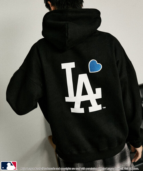MLB（メジャーリーグベースボール）の「MLB/メジャーリーグベースボール 別注 SWEAT HOODIE/裏起毛スウェットパーカー(限定展開)（パーカー・メンズ・ブラック/アッシュグレー/ブラウン・SMALL/MEDIUM/LARGE）」の10枚目の写真