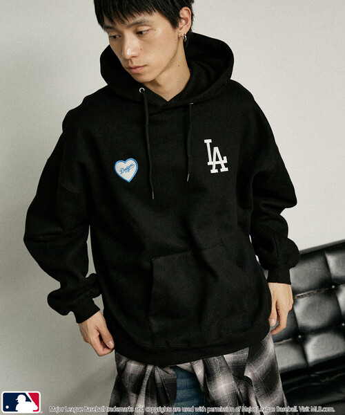 MLB（メジャーリーグベースボール）の「MLB/メジャーリーグベースボール 別注 SWEAT HOODIE/裏起毛スウェットパーカー(限定展開)（パーカー・メンズ・ブラック/アッシュグレー/ブラウン・SMALL/MEDIUM/LARGE）」の9枚目の写真