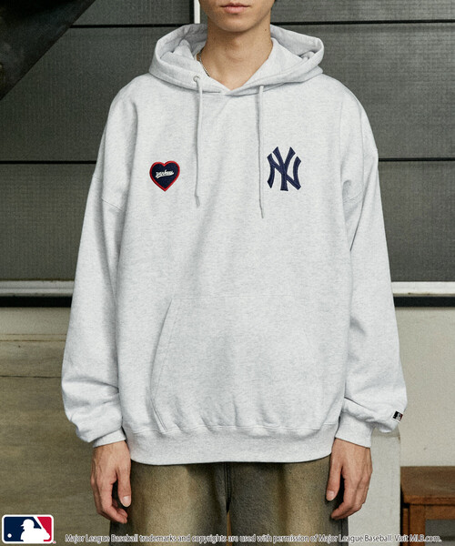 MLB（メジャーリーグベースボール）の「MLB/メジャーリーグベースボール 別注 SWEAT HOODIE/裏起毛スウェットパーカー(限定展開)（パーカー・メンズ・ブラック/アッシュグレー/ブラウン・SMALL/MEDIUM/LARGE）」の7枚目の写真