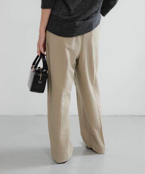 URBAN RESEARCH(アーバンリサーチ)の「『34サイズ/低身長向けも展開』 ポプリンイージーテーパードパンツ(その他パンツ・レディース・ベージュ/ブラック/グリーン系その他・38/40/36/34)」の5枚目の写真