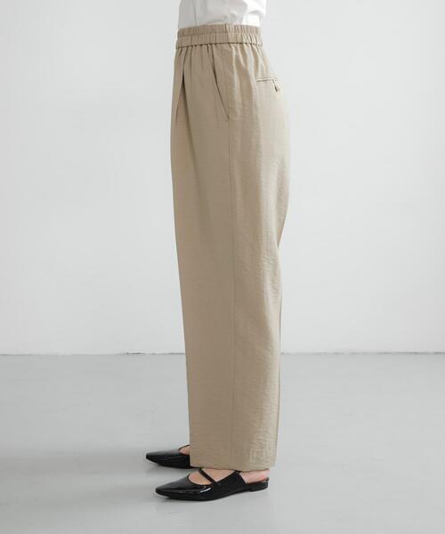 URBAN RESEARCH(アーバンリサーチ)の「『34サイズ/低身長向けも展開』 ポプリンイージーテーパードパンツ(その他パンツ・レディース・ベージュ/ブラック/グリーン系その他・38/40/36/34)」の10枚目の写真