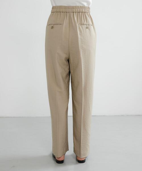 URBAN RESEARCH(アーバンリサーチ)の「『34サイズ/低身長向けも展開』 ポプリンイージーテーパードパンツ(その他パンツ・レディース・ベージュ/ブラック/グリーン系その他・38/40/36/34)」の11枚目の写真