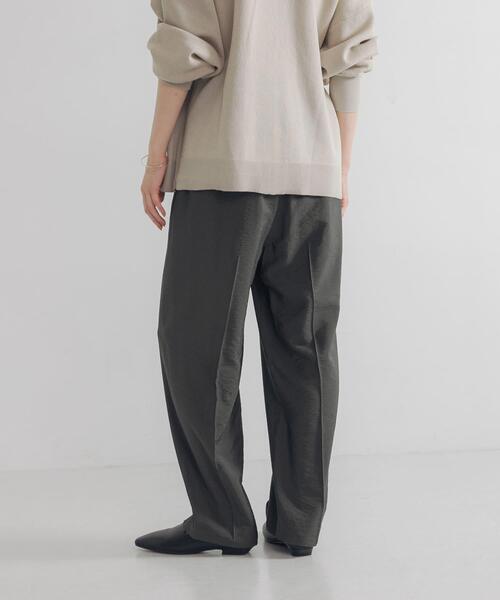 URBAN RESEARCH(アーバンリサーチ)の「『34サイズ/低身長向けも展開』 ポプリンイージーテーパードパンツ(その他パンツ・レディース・ベージュ/ブラック/グリーン系その他・38/40/36/34)」の15枚目の写真