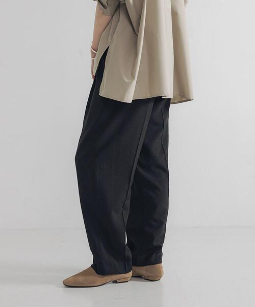 URBAN RESEARCH（アーバンリサーチ）の「『34サイズ/低身長向けも展開』 ポプリンイージーテーパードパンツ（その他パンツ・レディース・ベージュ/ブラック/グリーン系その他・38/40/36/34）」の21枚目の写真