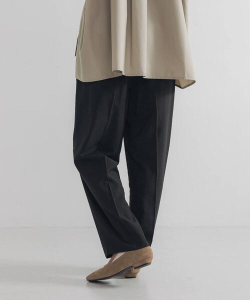 URBAN RESEARCH（アーバンリサーチ）の「『34サイズ/低身長向けも展開』 ポプリンイージーテーパードパンツ（その他パンツ・レディース・ベージュ/ブラック/グリーン系その他・38/40/36/34）」の22枚目の写真