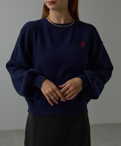 r.(アールドット)の「ロゴ刺繍スウェットライクニット(ニット/セーター・レディース・ピンク/レッド/グレー/イエロー/ネイビー・FREE)」の1枚目の写真