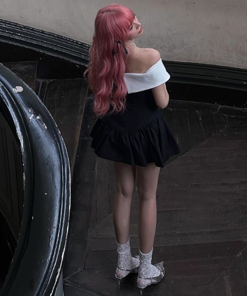 NoBelle(ノベル)の「フロントリボン オフショル ワンピース(ワンピース・レディース・ブラック・M/S)」の2枚目の写真