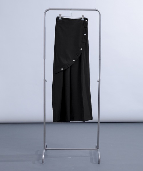 Ellno de Mavie(エルノデメヴィ)の「スナップボタンレイヤードパンツ(スラックス・レディース・ブラック・SMALL/MEDIUM)」の17枚目の写真