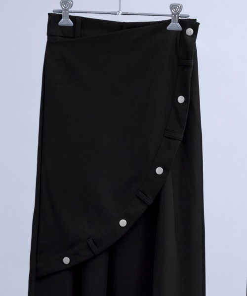 Ellno de Mavie(エルノデメヴィ)の「スナップボタンレイヤードパンツ(スラックス・レディース・ブラック・SMALL/MEDIUM)」の13枚目の写真