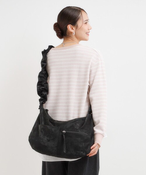 SHOO・LA・RUE（シューラルー）の「ハンドルフリルショルダーバッグ（ショルダーバッグ・レディース・キャメル/ブラック/ブラウン系その他・00）」の4枚目の写真