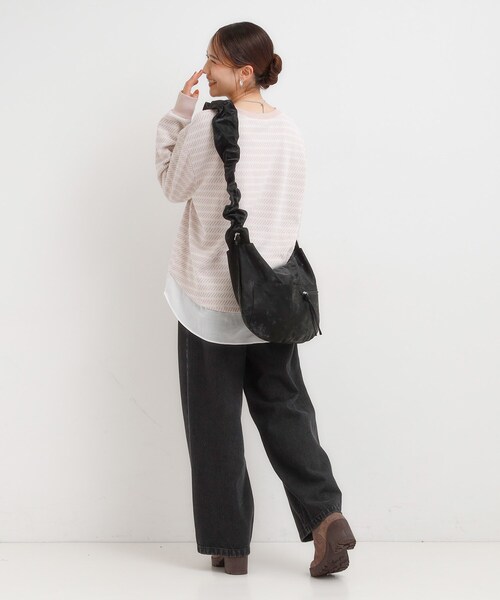 SHOO・LA・RUE（シューラルー）の「ハンドルフリルショルダーバッグ（ショルダーバッグ・レディース・キャメル/ブラック/ブラウン系その他・00）」の5枚目の写真