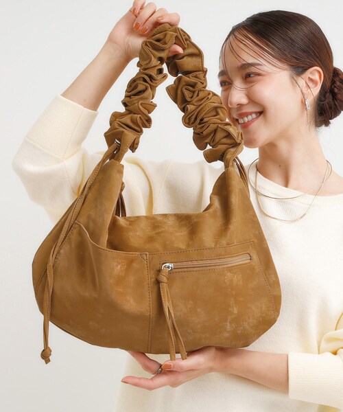 SHOO・LA・RUE（シューラルー）の「ハンドルフリルショルダーバッグ（ショルダーバッグ・レディース・キャメル/ブラック/ブラウン系その他・00）」の6枚目の写真