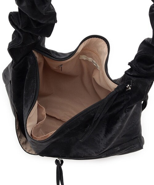 SHOO・LA・RUE（シューラルー）の「ハンドルフリルショルダーバッグ（ショルダーバッグ・レディース・キャメル/ブラック/ブラウン系その他・00）」の16枚目の写真