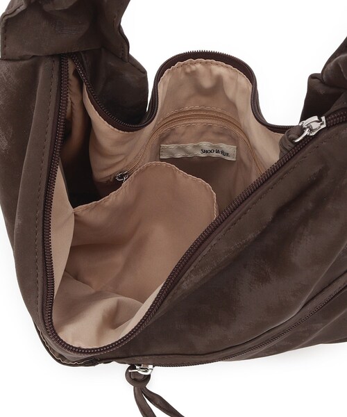 SHOO・LA・RUE（シューラルー）の「ハンドルフリルショルダーバッグ（ショルダーバッグ・レディース・キャメル/ブラック/ブラウン系その他・00）」の21枚目の写真